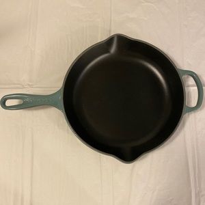 Le Creuset 10 1/4 inch signature skillet